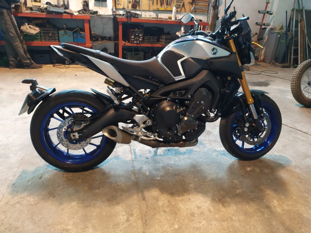 escape yamaha mt09